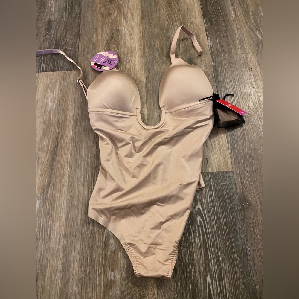 NWT SPANX plunge bodysuit size M